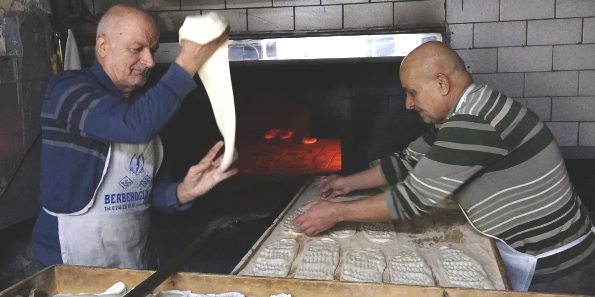 burdurda-3-nesildir-ekmekcilik-yapan-aile-2.jpg